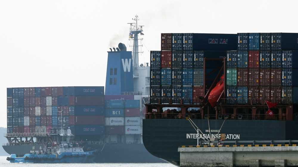 Trump: Tregua prolungata, ma stretto di Hormuz chiuso. L'Iran sequestra 2 navi per rappresaglia