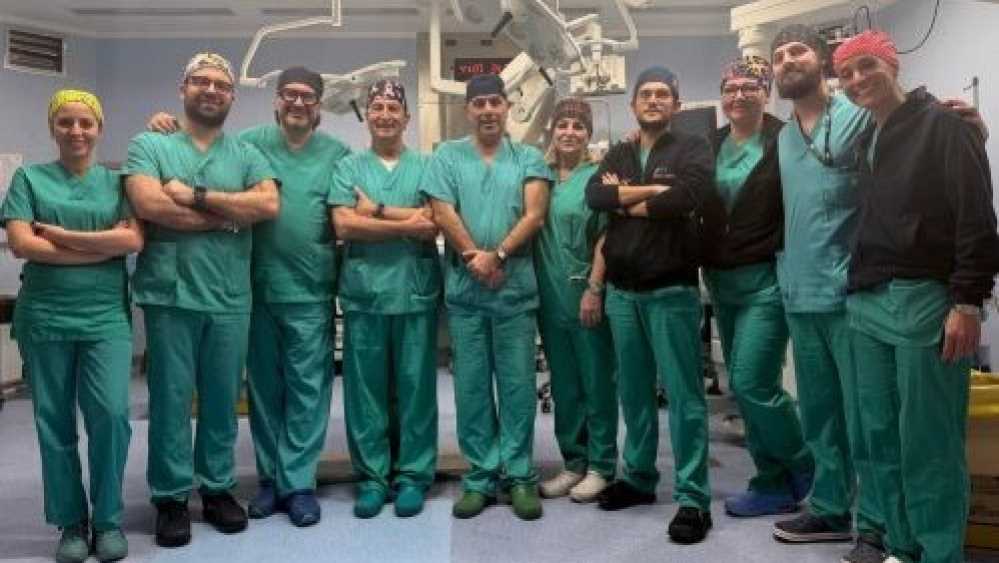 Tumore al seno: in Italia, a Roma, il primo intervento mini-invasivo su paziente sveglia