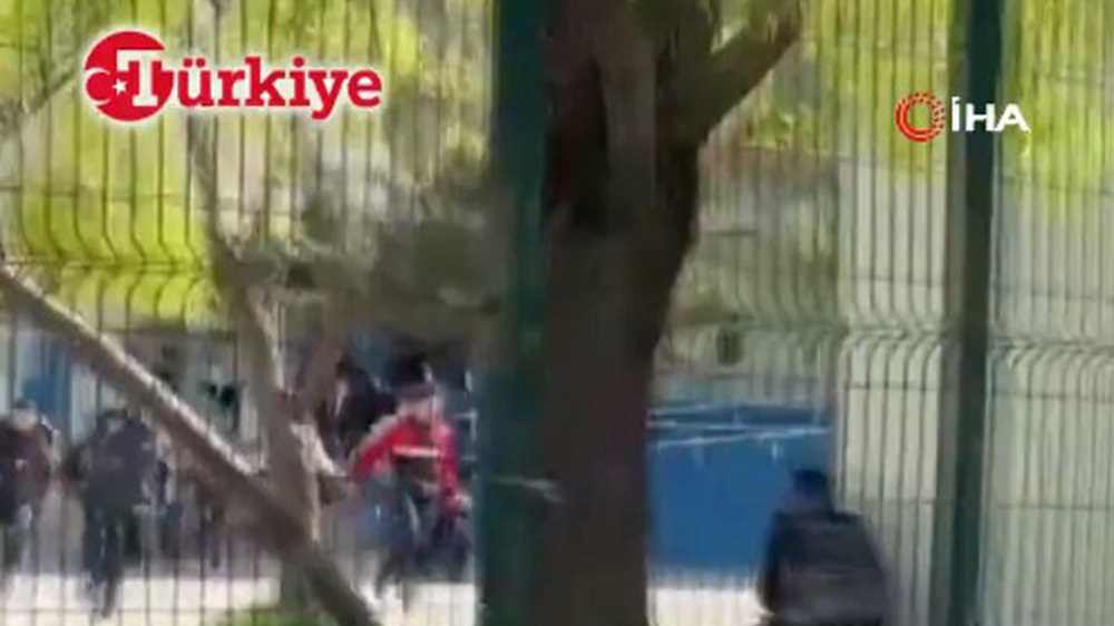 Turchia: ancora una sparatoria in una scuola, un tredicenne causa tre morti e venti feriti, poi muore