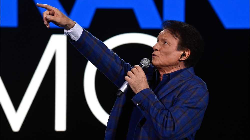 "Tutti i sogni ancora in volo": Massimo Ranieri canta e incanta, in scena lo spettacolo al Sistina di Roma