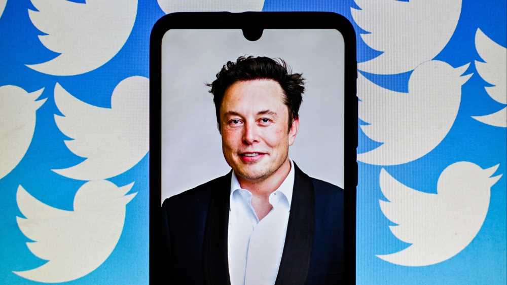 Twitter, al via il taglio di metà dei dipendenti. New York Times, la comunicazione è data via email