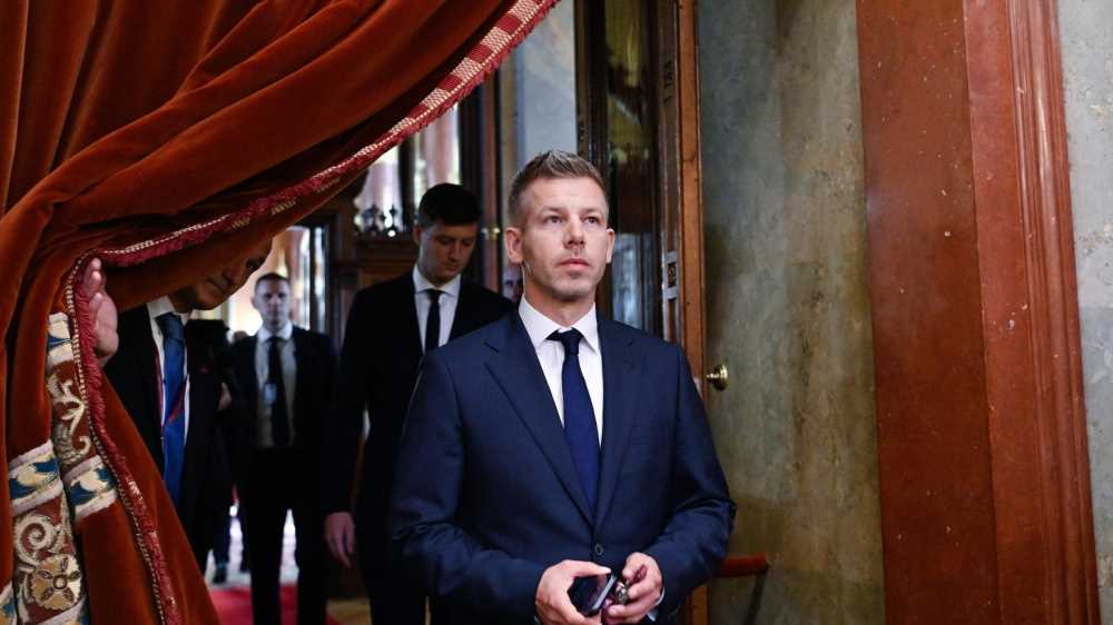 Ungheria: il nuovo primo ministro Peter Magyar incassa la fiducia del Parlamento e giura