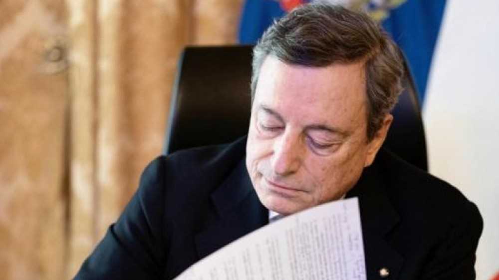 Vaccini, l’Europa litiga sui criteri di distribuzione e le Regioni replicano alle accuse del premier Draghi