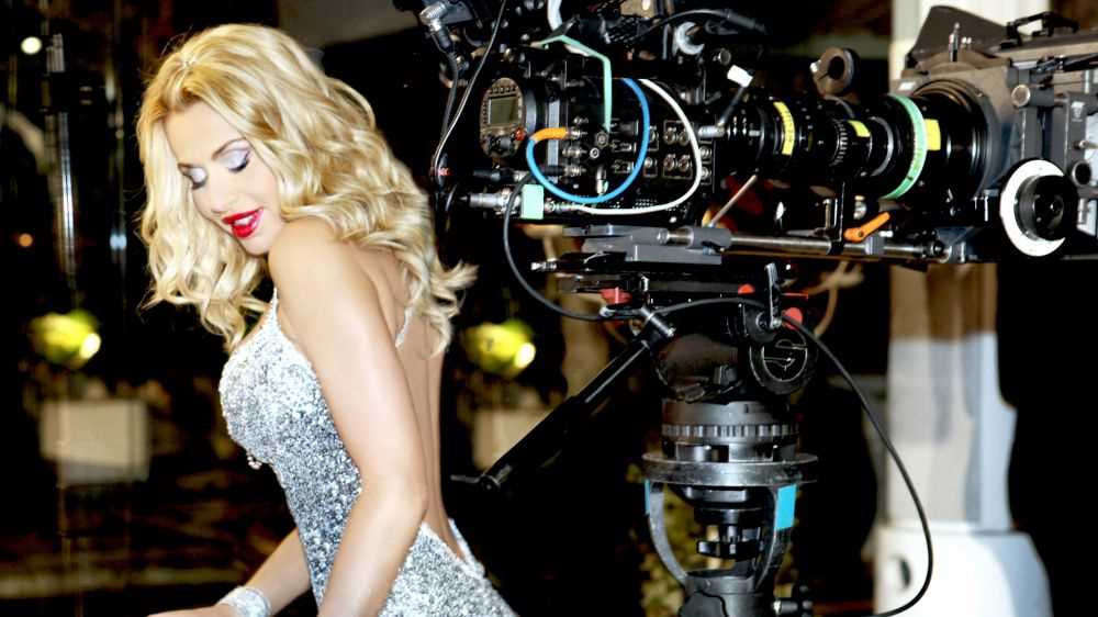 Valeria Marini ospite di RTL 102.5: “La mia canzone vuole trasmettere gioia di vivere”