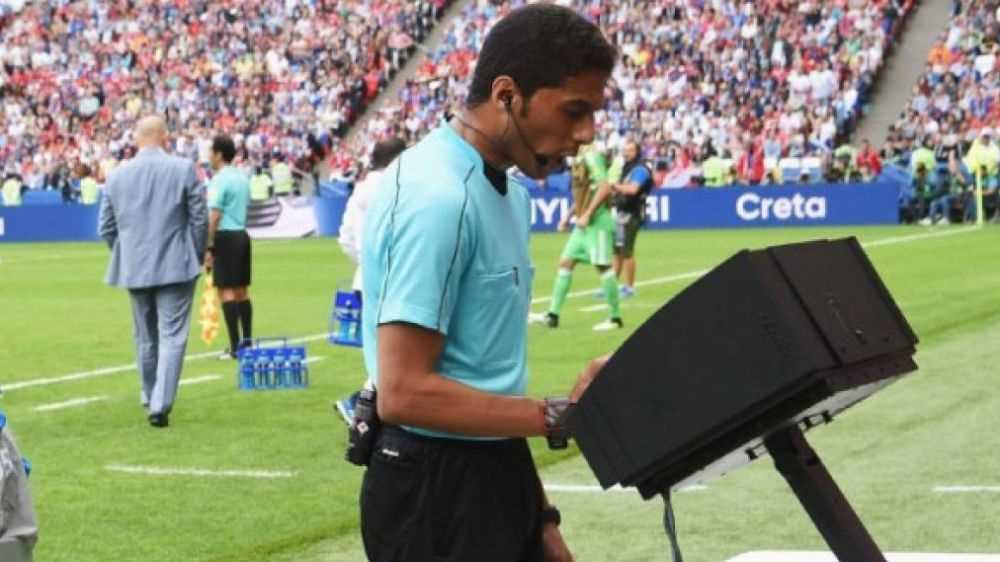 Var, l'Italia pronta a sperimentare la possibilità di chiamata dalle squadre