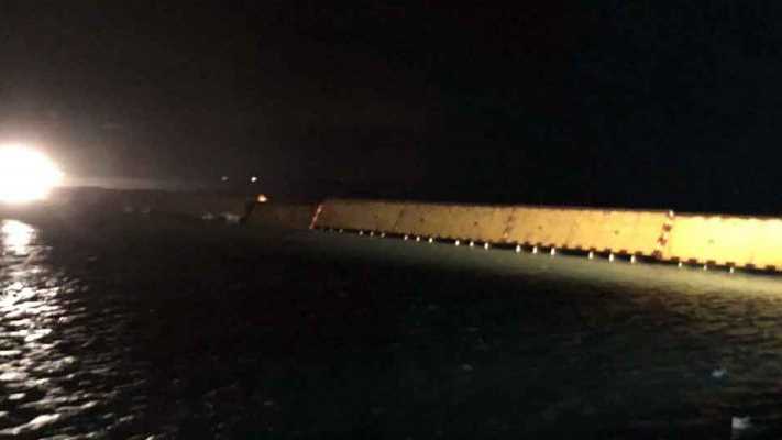 Venezia, si alzano le dighe del Mose, riuscito il test a Malamocco