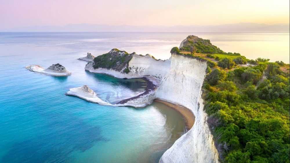 Via libera alle vacanze in Grecia dal 15 giugno, dietro-front dell’Austria che apre agli italiani