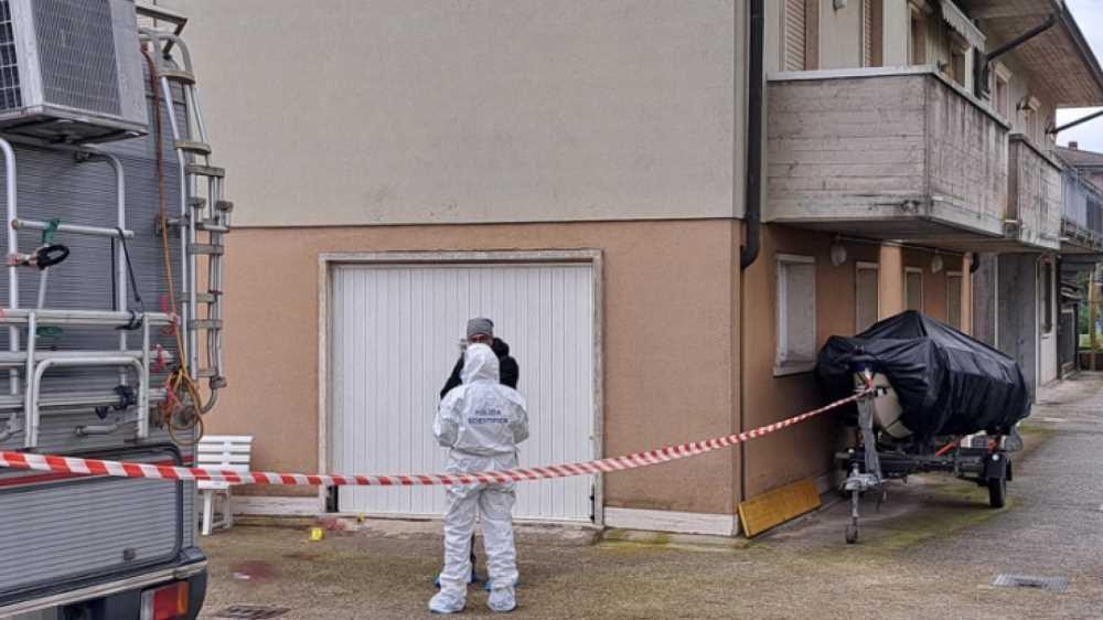 Vicenza: donna agonizzante a  Torri di Quartesolo  nel cortile del palazzo dove abita, aveva un trauma cranico