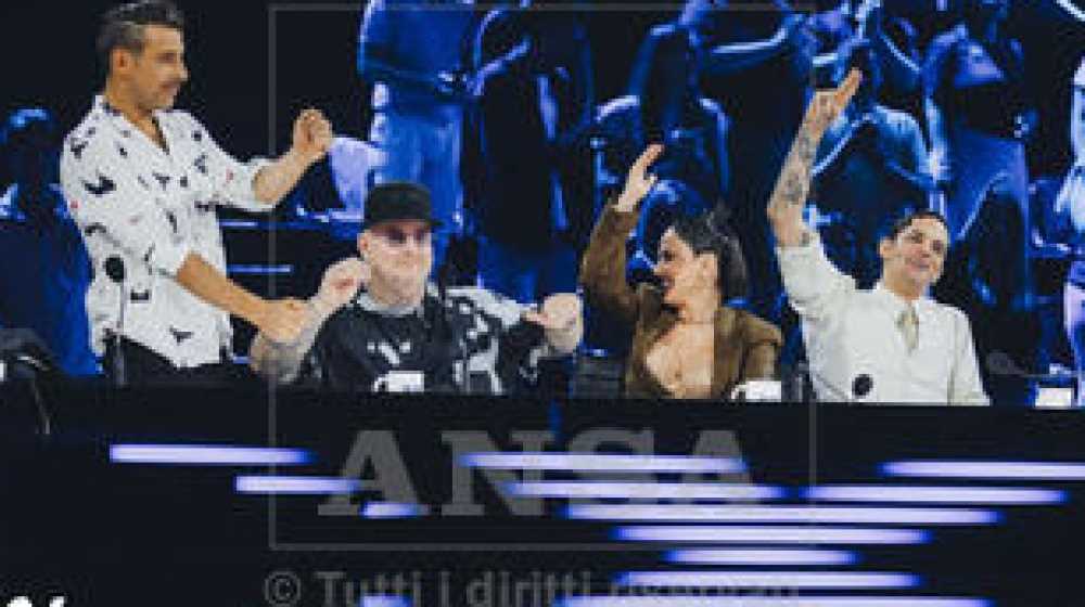 X Factor: semifinale ricca di emozioni con doppia eliminazione. Irama superospite illumina la serata