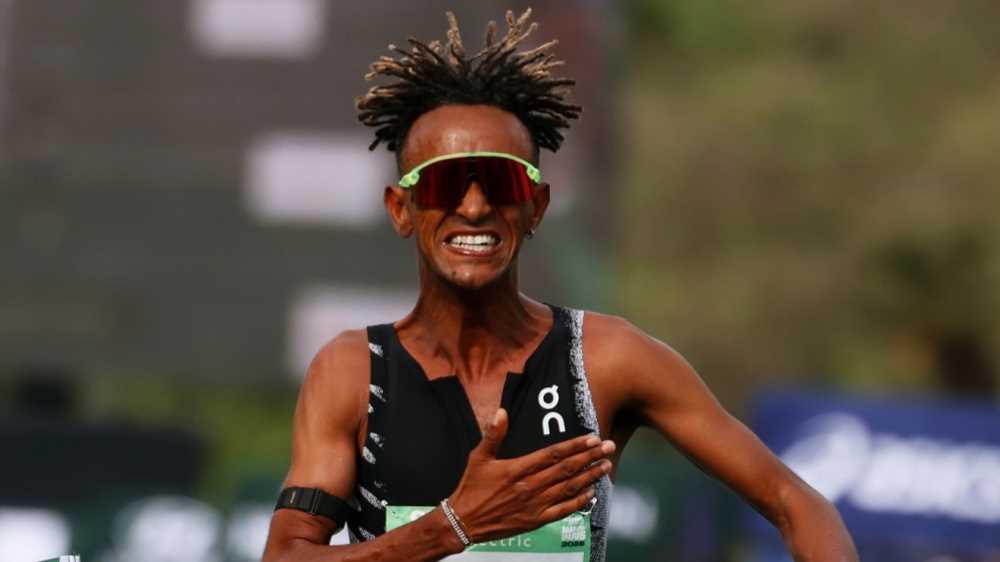 Yeman Crippa trionfa a Parigi, storica vittoria italiana nella maratona tra record e consacrazione