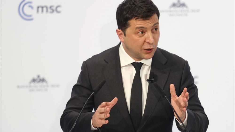 Zelensky, difenderemo il Paese con o senza partner. Berlino e Parigi richiamano i connazionali