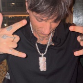 Sfera Ebbasta e Ultimo insieme a New York: spunta l'indizio social che accende i rumor sul nuovo album "PURO$ANGUE"