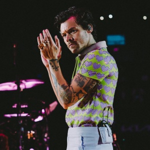 Harry Styles commuove Wembley: il lunghissimo applauso e le parole per Liam Payne 