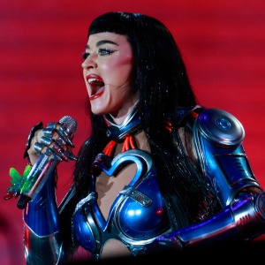 Katy Perry, show interstellare a Bologna: un guasto non ferma la regina del pop