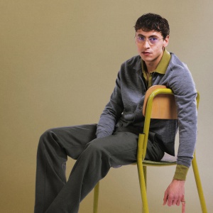 Sanremo 2026, Tredici Pietro in gara con il brano “Uomo che cade” 