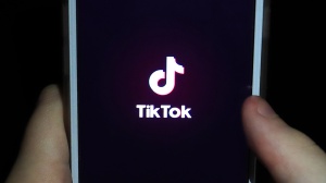 "Abracadabra" è il nuovo balletto virale di TikTok: tutto sulla canzone tedesca del momento