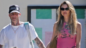 Adam Levine torna sul palco dopo l’accusa di tradimento