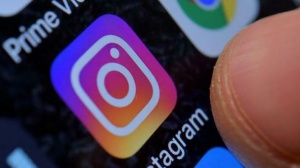 “Droppa una foto dell’estate 2021” è il nuovo trend di Instagram, cosa significa e come si fa