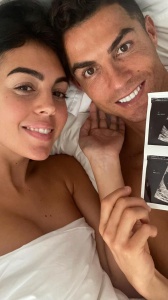 «Il nostro cuore scoppia di gioia»: Cristiano Ronaldo e Georgina Rodriguez di nuovo genitori