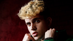 Aka 7even, il suo singolo "Loca" ed il percorso ad Amici di Maria de Filippi