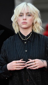 “Le persone ridono ma è offensivo”: Billie Eilish racconta la sua Sindrome di Tourette