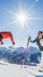 Alla ricerca di animali e costellazioni: il nuovo trend del 2022 è un magico viaggio notturno sulla neve