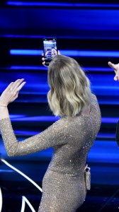 Amadeus debutta su Instagram: spunta blu e profilo che super mezzo milione di followers