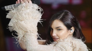 “Mi ha morso”: disavventura per Elettra Lamborghini. Il racconto sui social diventa virale