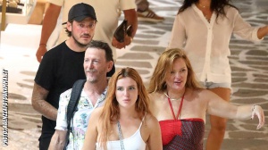 Bella Thorne in vacanza con Mark Emms dopo la separazione da Benjamin Mascolo