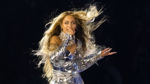 Beyoncé annuncia il suo profumo con un raro video social: "Finalmente è arrivato"