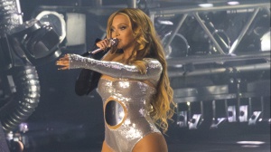 Beyoncé si arrabbia con la troupe durante un concerto del Renaissance tour! La reazione è virale
