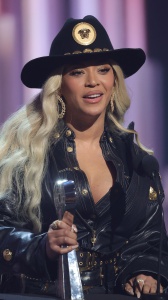 Beyonce attaccata da Lily Allen: “La cover di Jolene è molto strana”