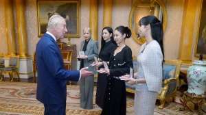 Blackpink, Re Carlo III riceve la girlband K-Pop a Buckingham Palace