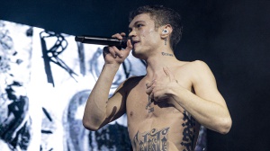 Blanco conquista il Disco d’Oro con ‘Piangere a 90’ e annuncia il tour nei palazzetti 