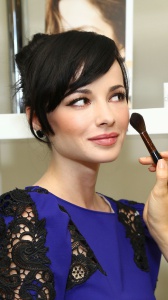 "Boyfriend blush", come ricreare il make-up del momento in pochi passaggi
