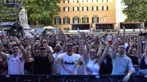 Bye Bye smartphone: tra i giovani va di moda il "Reading party"