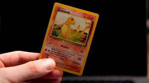 Carta Pokémon da oltre 16 milioni: record mondiale per il Pikachu di Logan Paul