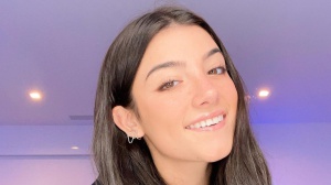 Charli D'Amelio ha aperto un probabile secondo account su TikTok: i fan indagano sul profilo segreto