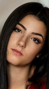 Charli e Dixie D'Amelio a Napoli: sui social impazzano i video delle due star del web