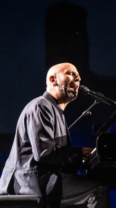 Checco Zalone torna in scena con “L’ultimo giorno di patriarcato”, la canzone e il videoclip disponibili nel giorno della Festa della Donna