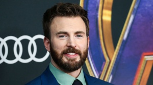 Chris Evans si è sposato, matrimonio riservato con Alba Baptista
