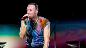 Coldplay, Roger Federer si esibisce sul palco di Zurigo! Ecco il video inaspettato