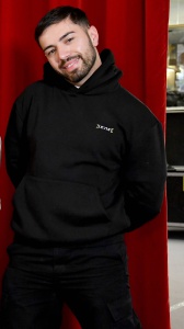 Daniele Cabras: chi è il conduttore del Prima Festival 2024?