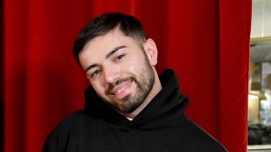 Daniele Cabras: chi è il conduttore del Prima Festival 2024?