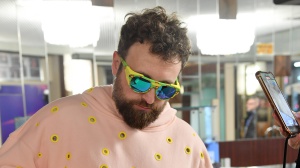 DARGEN D'AMICO TORNA A SANREMO 2024 CON LA SUA “ONDA ALTA”: ECCO DI COSA PARLA IL BRANO