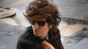 Dente su Radio Zeta lancia il nuovo album “Santa Tenerezza”