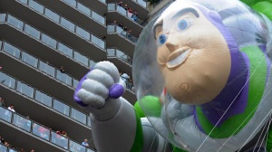 Disney, torna il bacio omosessuale nel nuovo film della Pixar 'Lightyear - La vera storia di Buzz (Lightyear)'