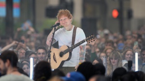 Ed Sheeran apre il suo concerto da solo perché Khalid è stato coinvolto in un incidente d’auto