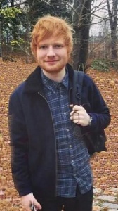 Ed Sheeran ha registrato una versione live di "Autumn Variations" nei salotti dei suoi fan