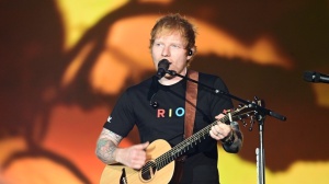Ed Sheeran, una sua chitarra va all'asta per aiutare un ospedale italiano